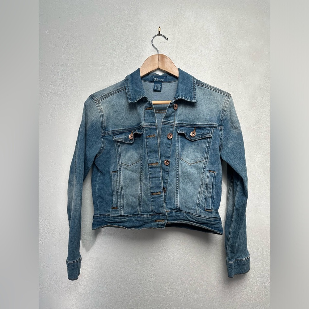 Classic Stretch Cropped Denim Jean Jacket with Rose Gold buttons